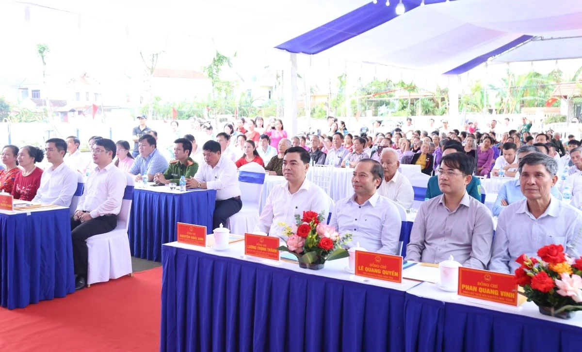 Chủ tịch UBND tỉnh Nguyễn Hoài Anh dự Ngày hội Đại đoàn kết toàn dân tộc tại xã Hoằng Lộc