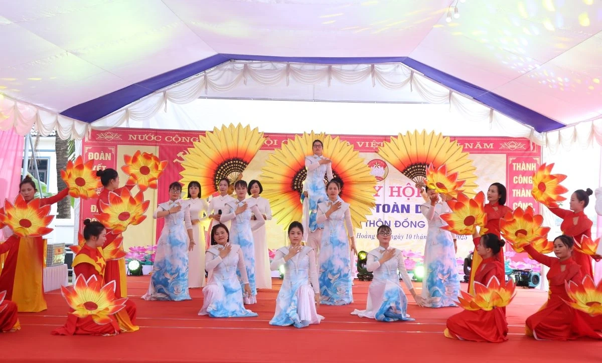 Chủ tịch UBND tỉnh Nguyễn Hoài Anh dự Ngày hội Đại đoàn kết toàn dân tộc tại xã Hoằng Lộc