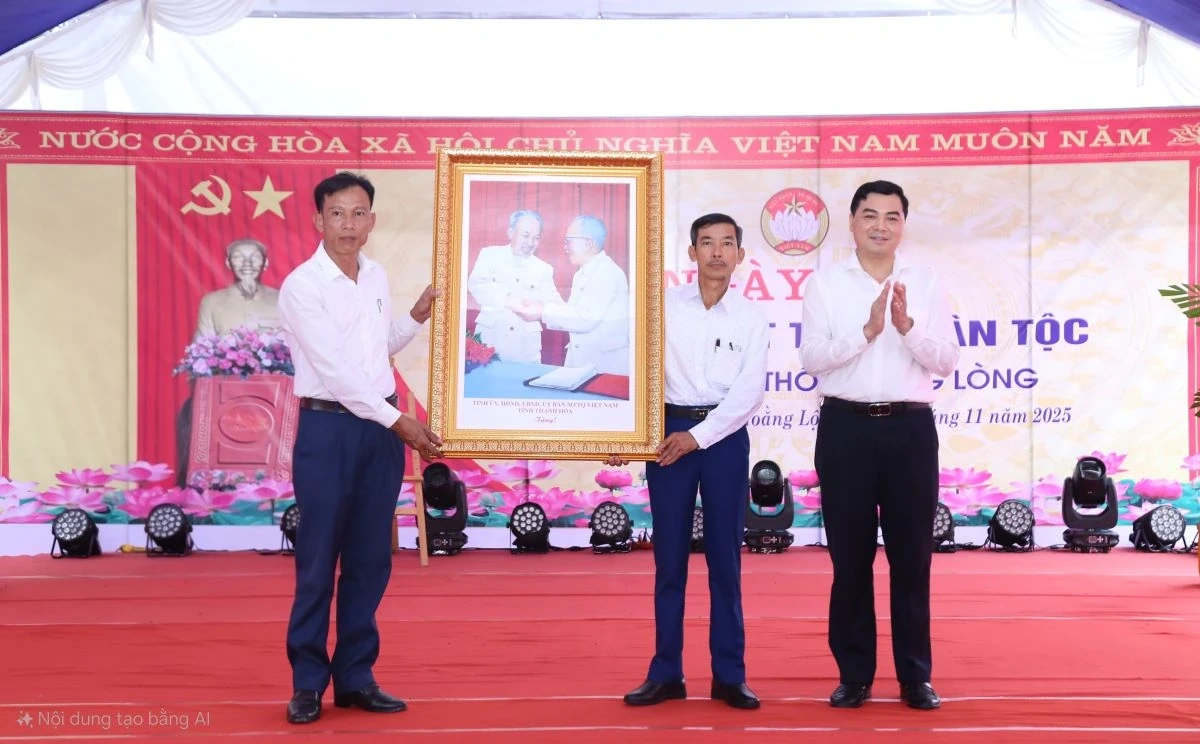 Chủ tịch UBND tỉnh Nguyễn Hoài Anh dự Ngày hội Đại đoàn kết toàn dân tộc tại xã Hoằng Lộc