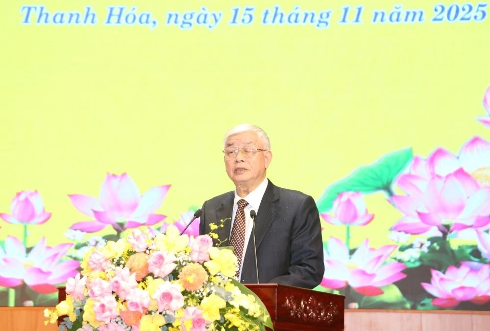 Kỷ niệm Ngày Nhà giáo Việt Nam và trao học bổng của gia đình Giáo sư Lê Viết Ly cho học sinh, sinh viên