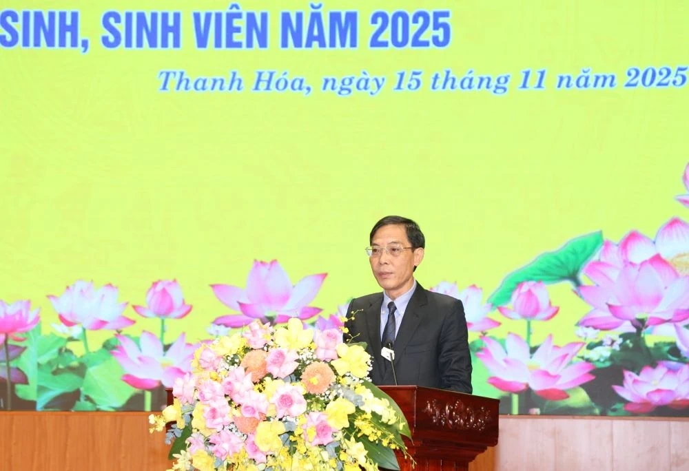 Kỷ niệm Ngày Nhà giáo Việt Nam và trao học bổng của gia đình Giáo sư Lê Viết Ly cho học sinh, sinh viên
