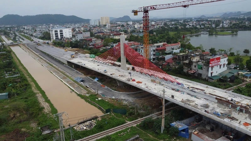 Giải phóng mặt bằng - “nút thắt” lớn nhất của đầu tư công