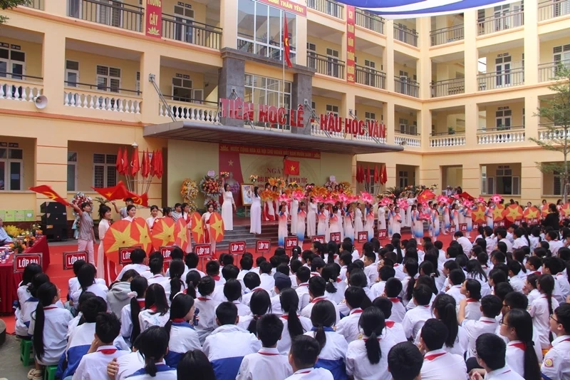 Trường THCS Đông Thọ tổ chức Ngày hội Đại đoàn kết toàn dân tộc và kỷ niệm ngày Nhà giáo Việt Nam