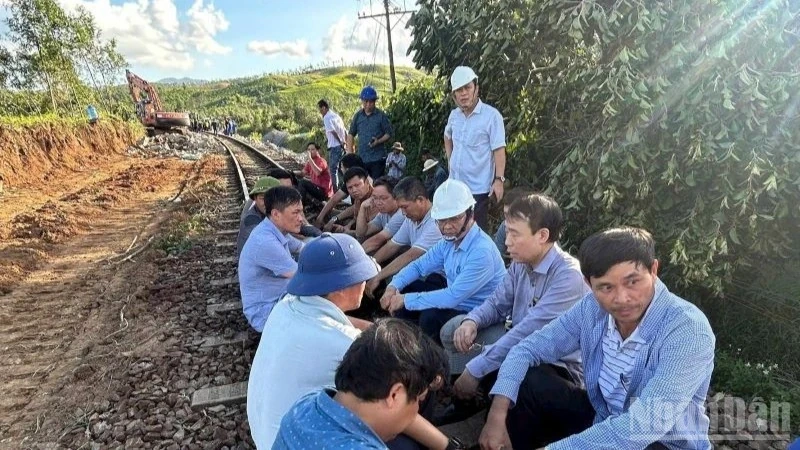 Thông tuyến đường sắt bắc-nam