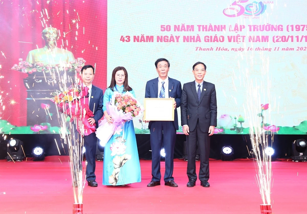 Phấn đấu xây dựng Trường THPT Hàm Rồng trong nhóm dẫn đầu cả nước về chất lượng giáo dục vào năm 2030