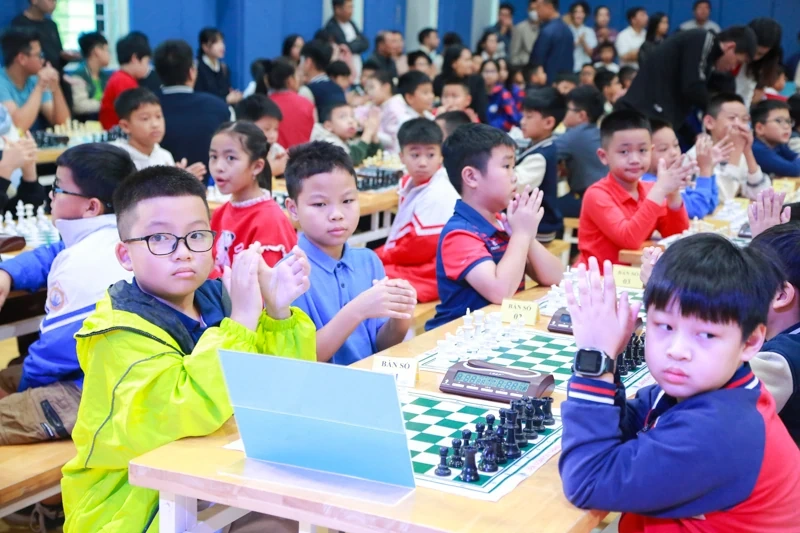 200 kỳ thủ nhí tranh tài sôi nổi tại Giải Cờ vua Nobel School mở rộng