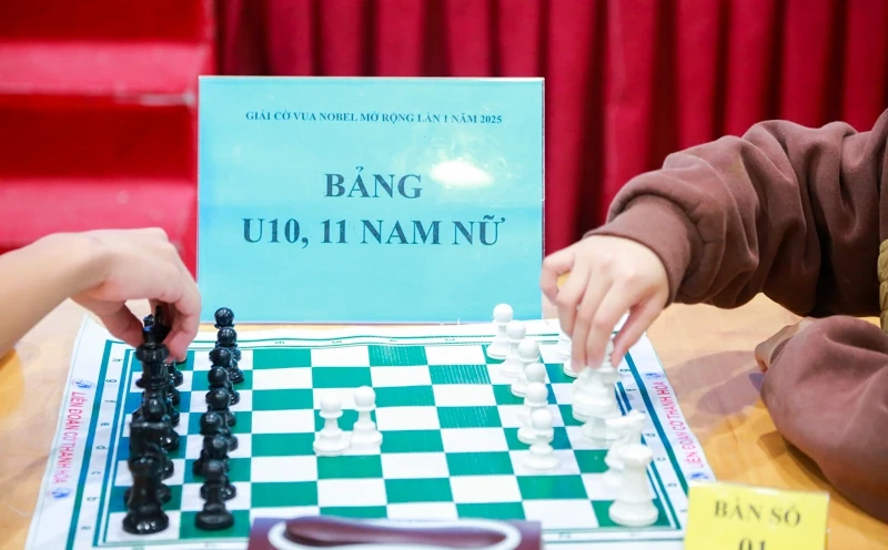 200 kỳ thủ nhí tranh tài sôi nổi tại Giải Cờ vua Nobel School mở rộng