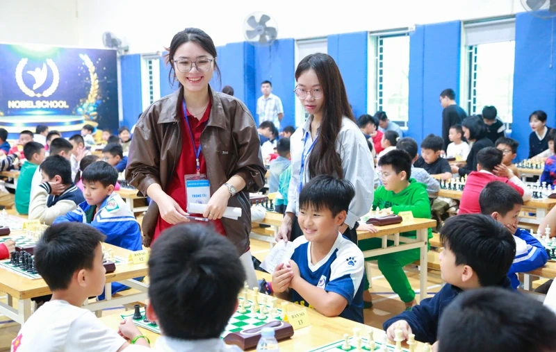200 kỳ thủ nhí tranh tài sôi nổi tại Giải Cờ vua Nobel School mở rộng