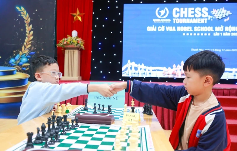 200 kỳ thủ nhí tranh tài sôi nổi tại Giải Cờ vua Nobel School mở rộng