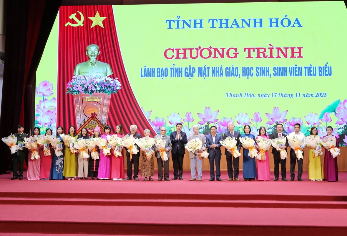 Lãnh đạo tỉnh gặp mặt nhà giáo, học sinh, sinh viên tiêu biểu nhân Ngày Nhà giáo Việt Nam 20/11