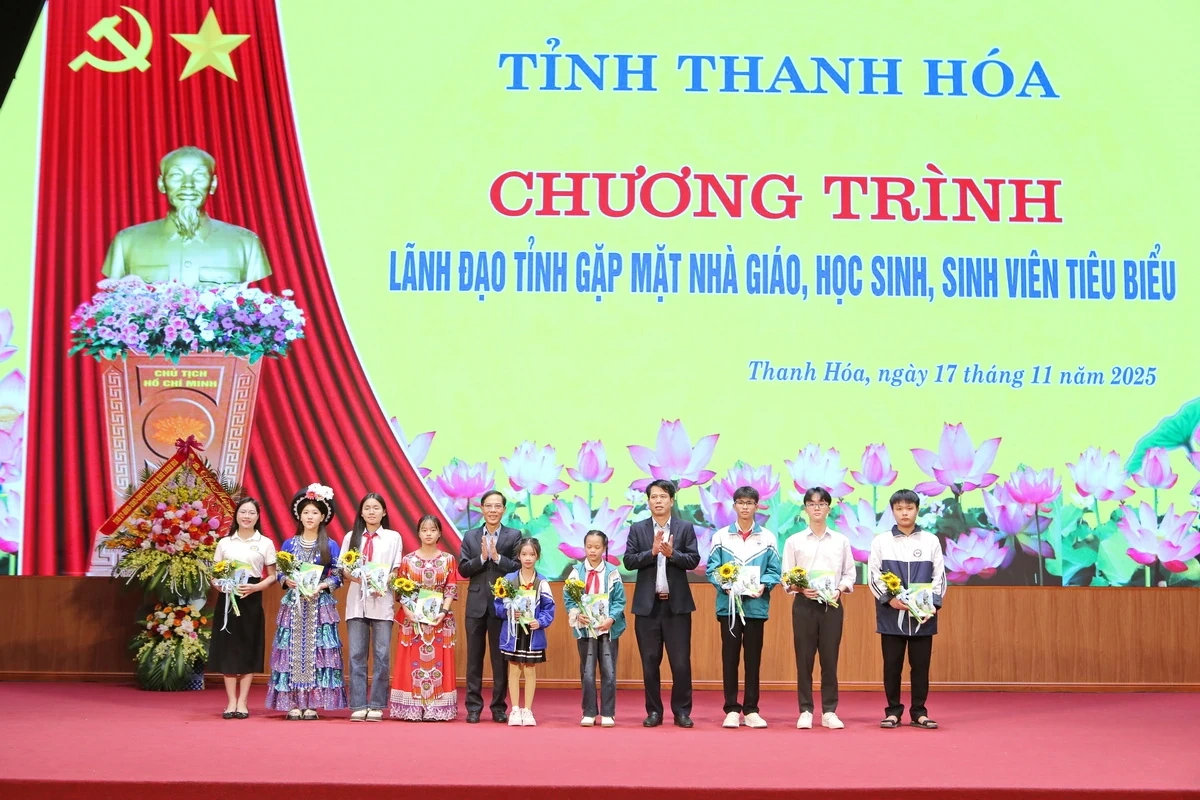 Lãnh đạo tỉnh gặp mặt nhà giáo, học sinh, sinh viên tiêu biểu nhân Ngày Nhà giáo Việt Nam 20/11