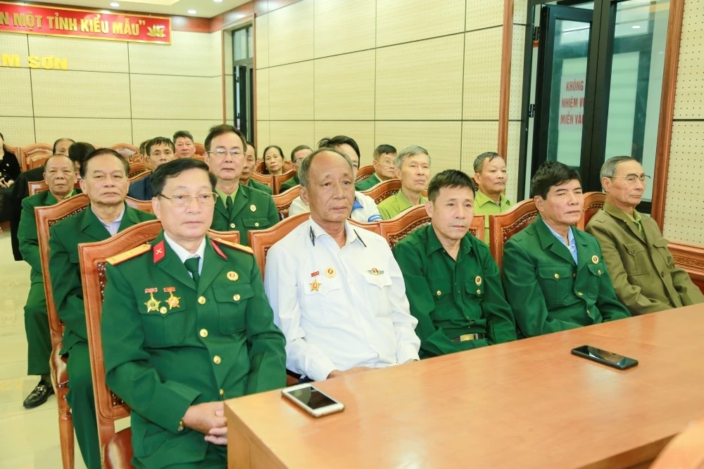 Tuyên truyền, giáo dục pháp luật về giữ gìn trật tự an toàn giao thông và phòng, chống tệ nạn xã hội