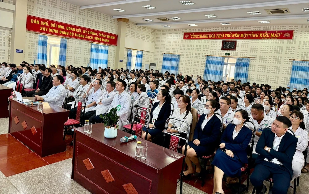 Tập huấn “Thay đổi phong cách, thái độ phục vụ - Nâng cao chất lượng dịch vụ y tế hướng đến sự hài lòng người bệnh”