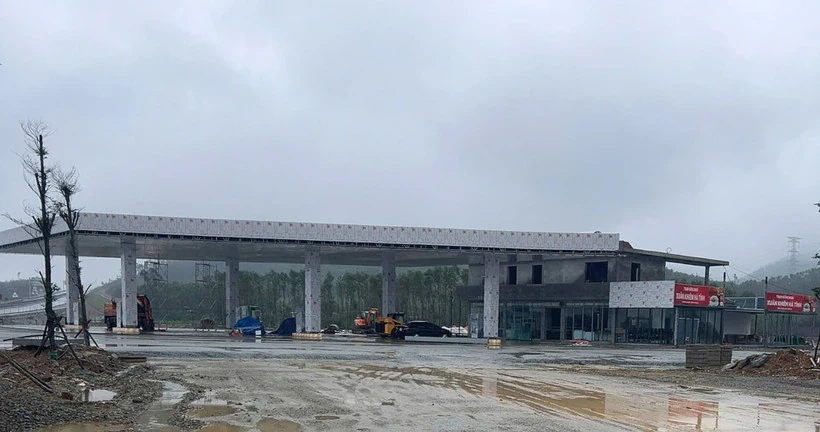 Nguy cơ “trễ hẹn” các trạm dừng nghỉ, điểm nghẽn vận hành cao tốc Bắc-Nam