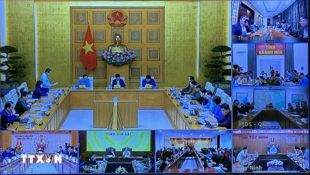 Thủ tướng họp khẩn trực tuyến từ Nam Phi về ứng phó lũ lụt ở miền Trung