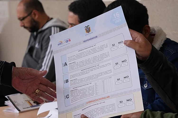 Cử tri Ecuador bác đề xuất cho phép quân đội Mỹ đặt căn cứ quân sự