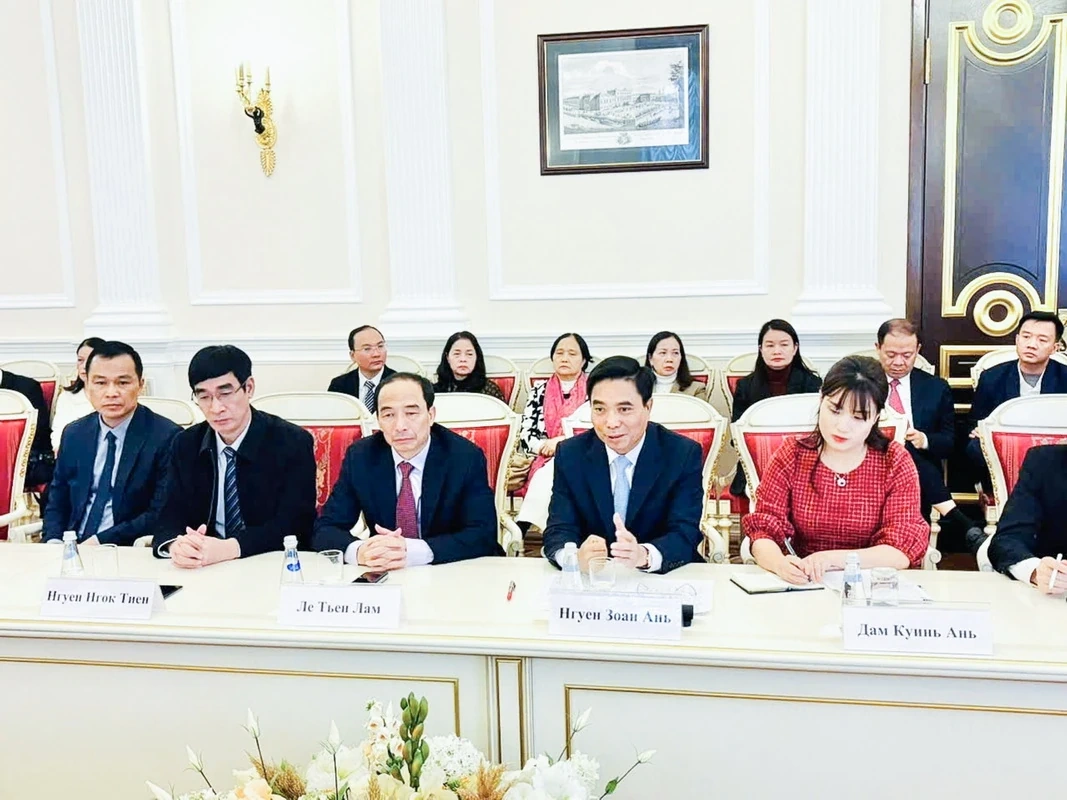 Bí thư Tỉnh ủy Nguyễn Doãn Anh làm việc với Hội đồng Lập pháp thành phố Saint Petersburg, Liên bang Nga