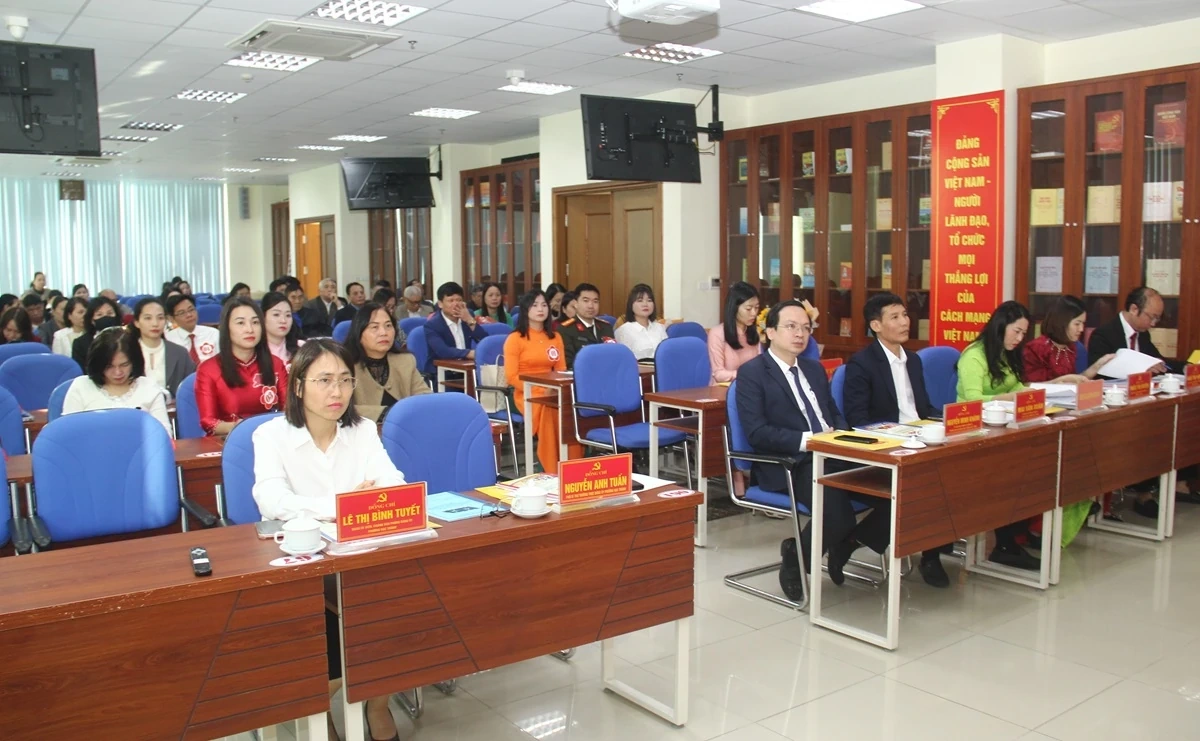 Phường Hạc Thành: Giảng viên Trung tâm Chính trị đoạt giải Nhất cuộc thi tìm hiểu nghị quyết đại hội Đảng các cấp