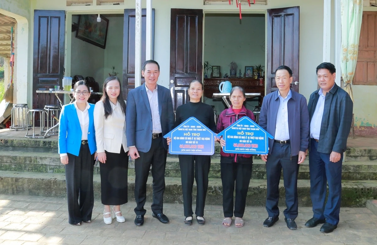 Phó Bí thư Tỉnh ủy, Chủ tịch Ủy ban MTTQ tỉnh Trịnh Tuấn Sinh làm việc với các xã Ngọc Trạo, Vân Du, Kim Tân