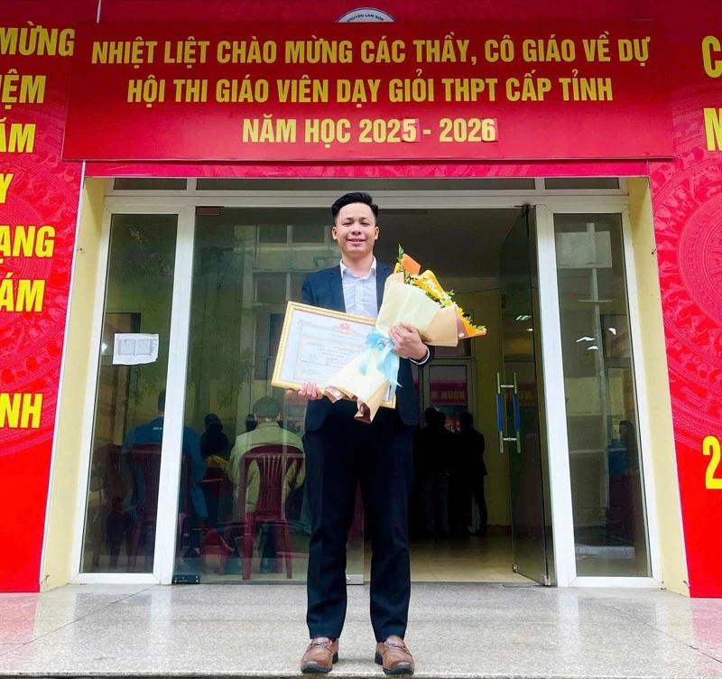 Thầy giáo trẻ tích cực đổi mới phương pháp dạy học
