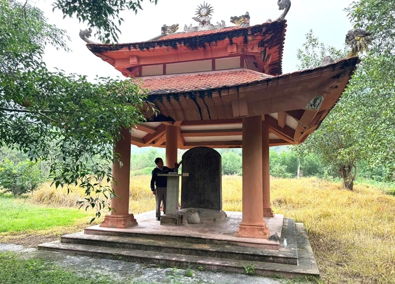 Thăm di tích lịch sử quốc gia Ly cung Nhà Hồ