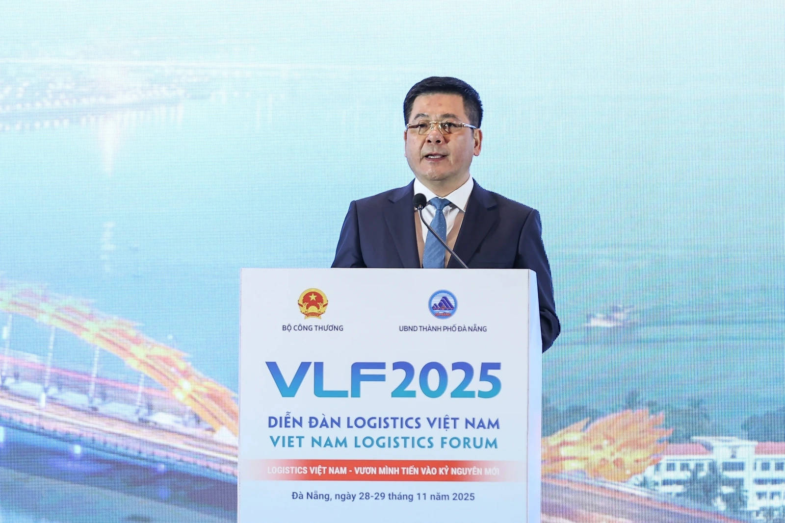 Thủ tướng: Đưa Việt Nam trở thành trung tâm dịch vụ logistics hàng đầu Đông Nam Á, châu Á và thế giới