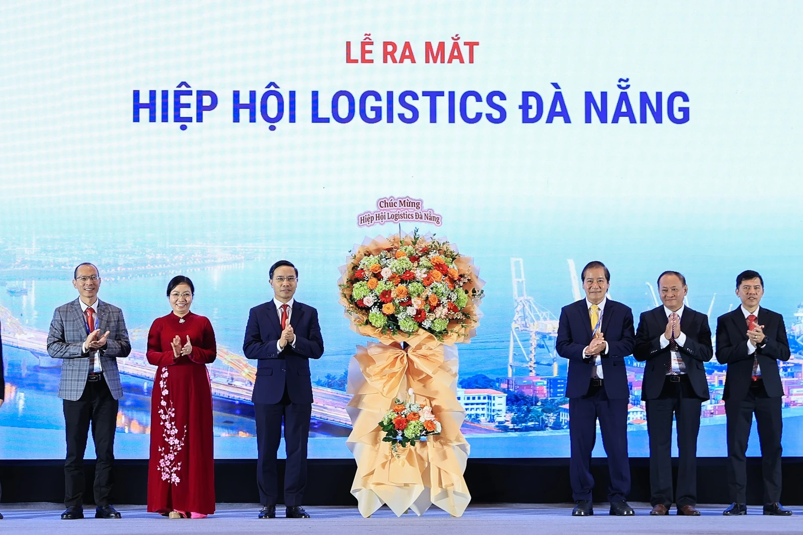 Thủ tướng: Đưa Việt Nam trở thành trung tâm dịch vụ logistics hàng đầu Đông Nam Á, châu Á và thế giới