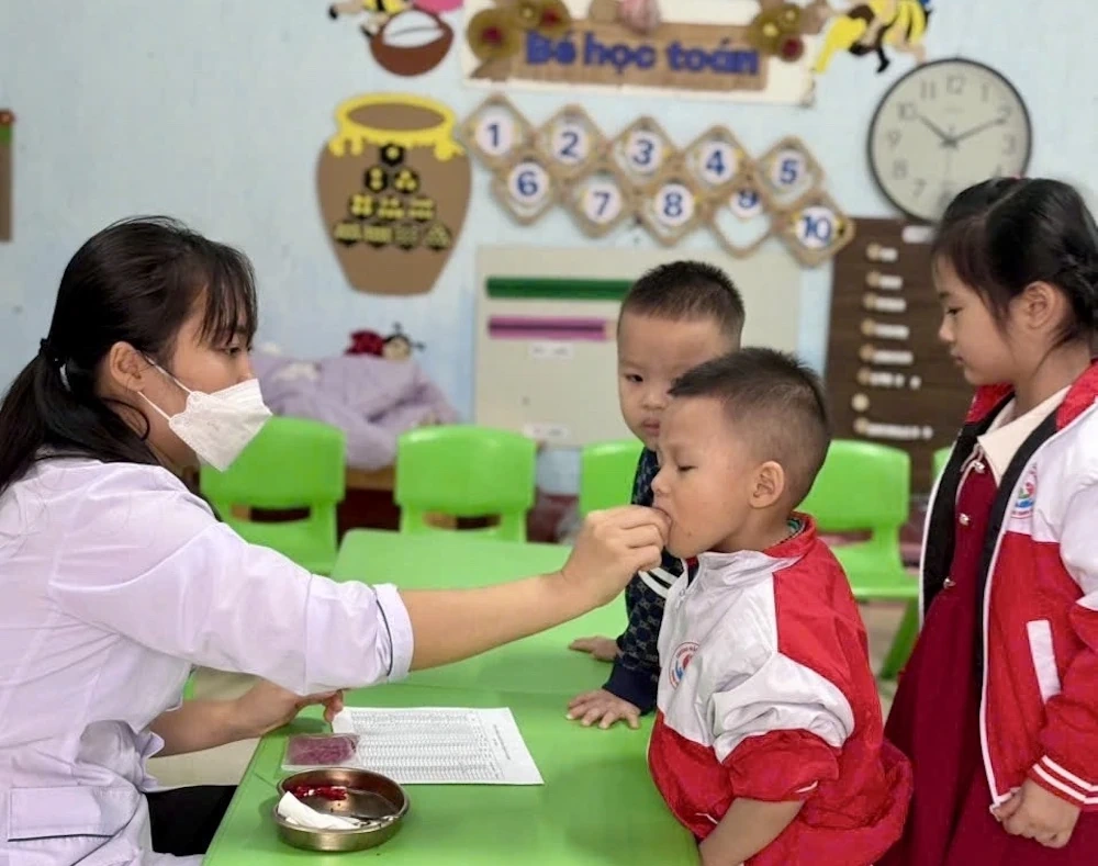 Triển khai Chiến dịch bổ sung Vitamin A và tẩy giun cho trẻ đợt 2 năm 2025