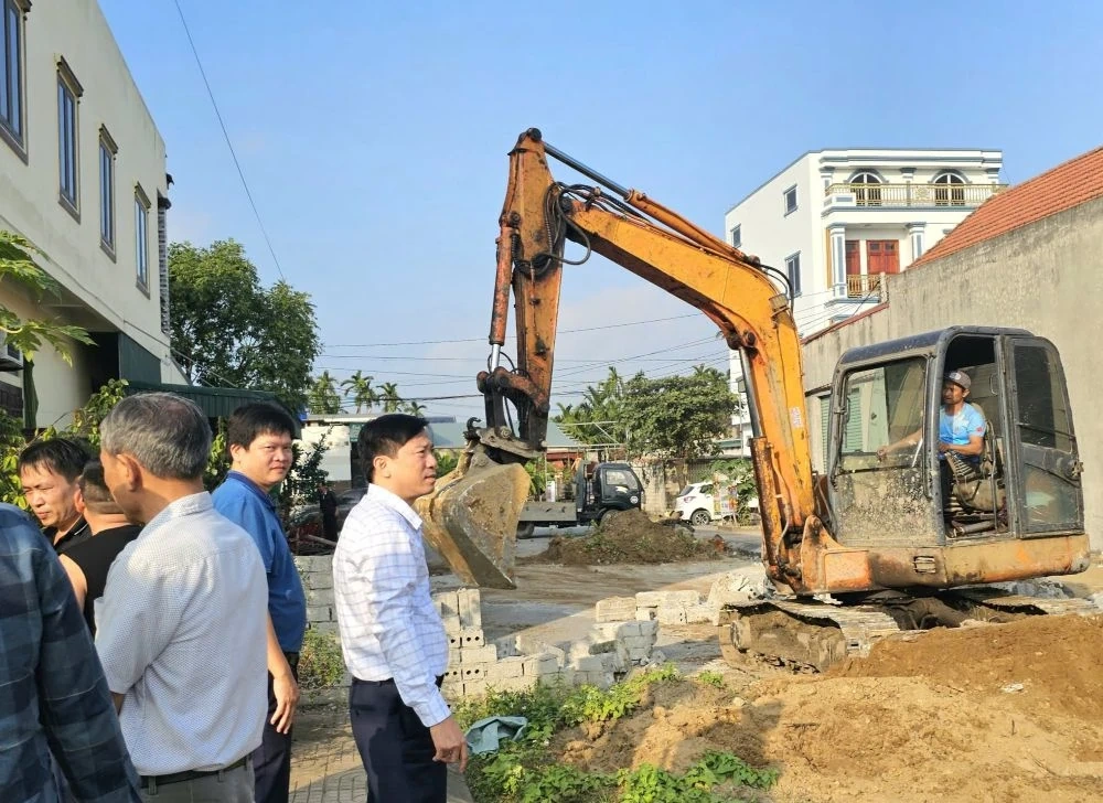 Xã Nga Sơn: Người dân tháo dỡ các bức tường chắn ngang đường giao thông