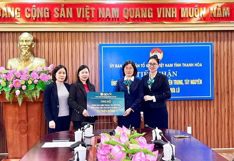 Ủy ban MTTQ tỉnh tiếp nhận ủng hộ đồng bào miền Trung, Tây Nguyên bị thiệt hại do mưa lũ gây ra