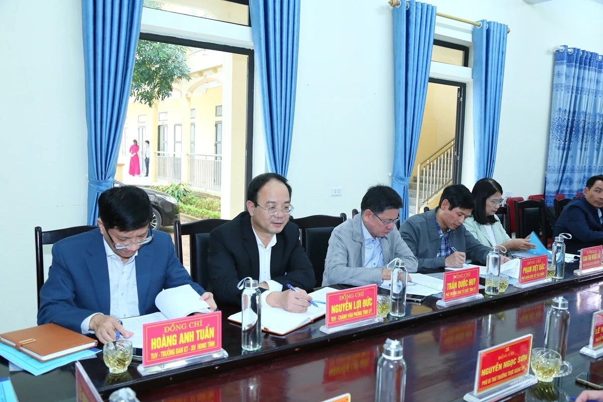 Phó Chủ tịch UBND tỉnh Lê Quang Hùng thăm, làm việc tại xã Trường Văn