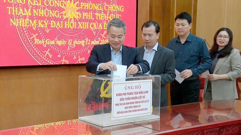 Phường Tĩnh Gia ủng hộ kinh phí phân tích mẫu ADN của thân nhân liệt sĩ