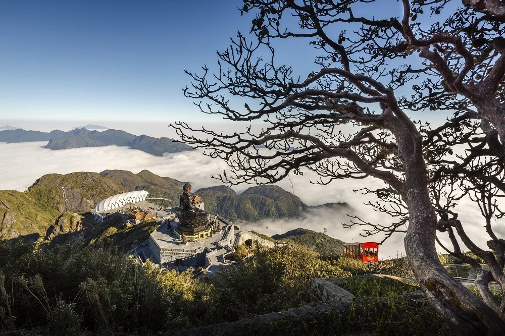 Fansipan lập kỷ lục 6 lần liên tiếp là ‘Điểm du lịch có thắng cảnh thiên nhiên hàng đầu thế giới’