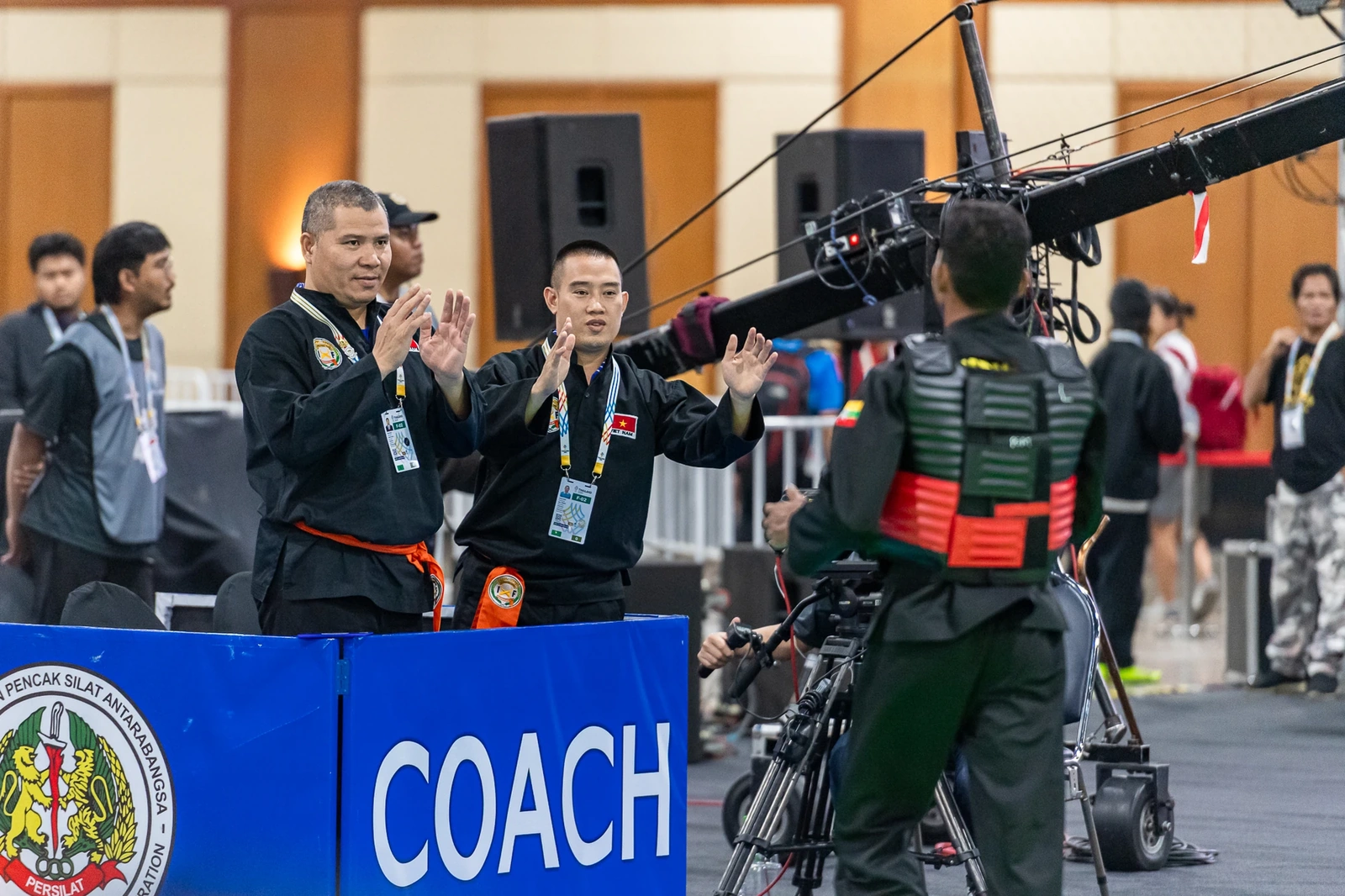 Võ sỹ xứ Thanh Vũ Văn Kiên mở màn thành công cho Pencak Silat Việt Nam