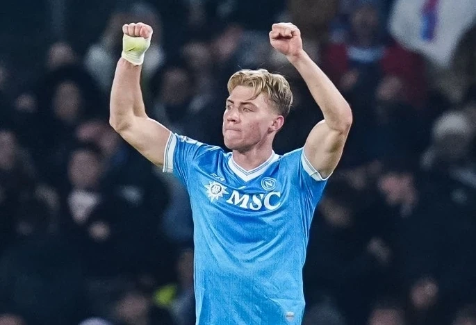 U22 Việt Nam chịu áp lực “buộc phải thắng” Malaysia; Real Madrid nhận 2 thẻ đỏ và bị Barca bỏ xa 4 điểm