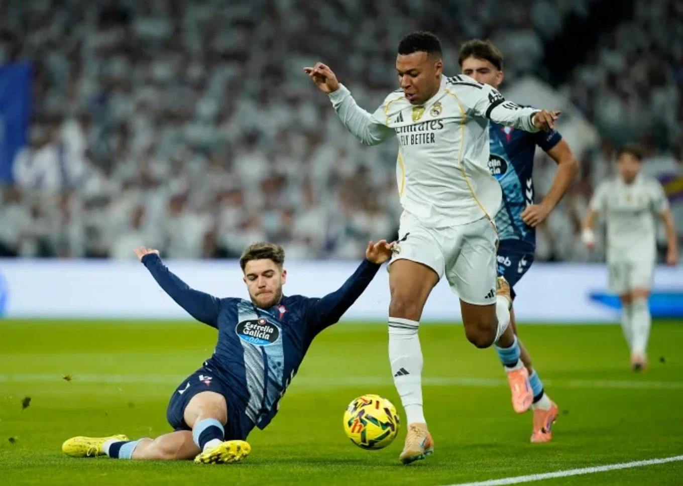 U22 Việt Nam chịu áp lực “buộc phải thắng” Malaysia; Real Madrid nhận 2 thẻ đỏ và bị Barca bỏ xa 4 điểm