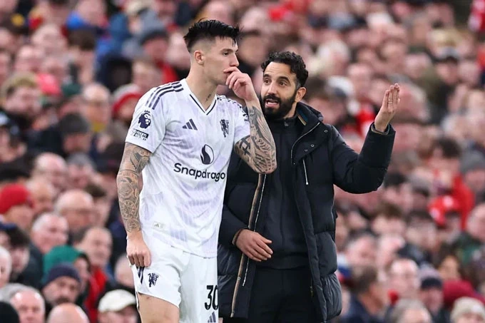 Tuyển nữ Việt Nam vào bán kết SEA Games và nhận tin vui từ FIFA; VĐV SEA Games chào cờ qua màn hình LED