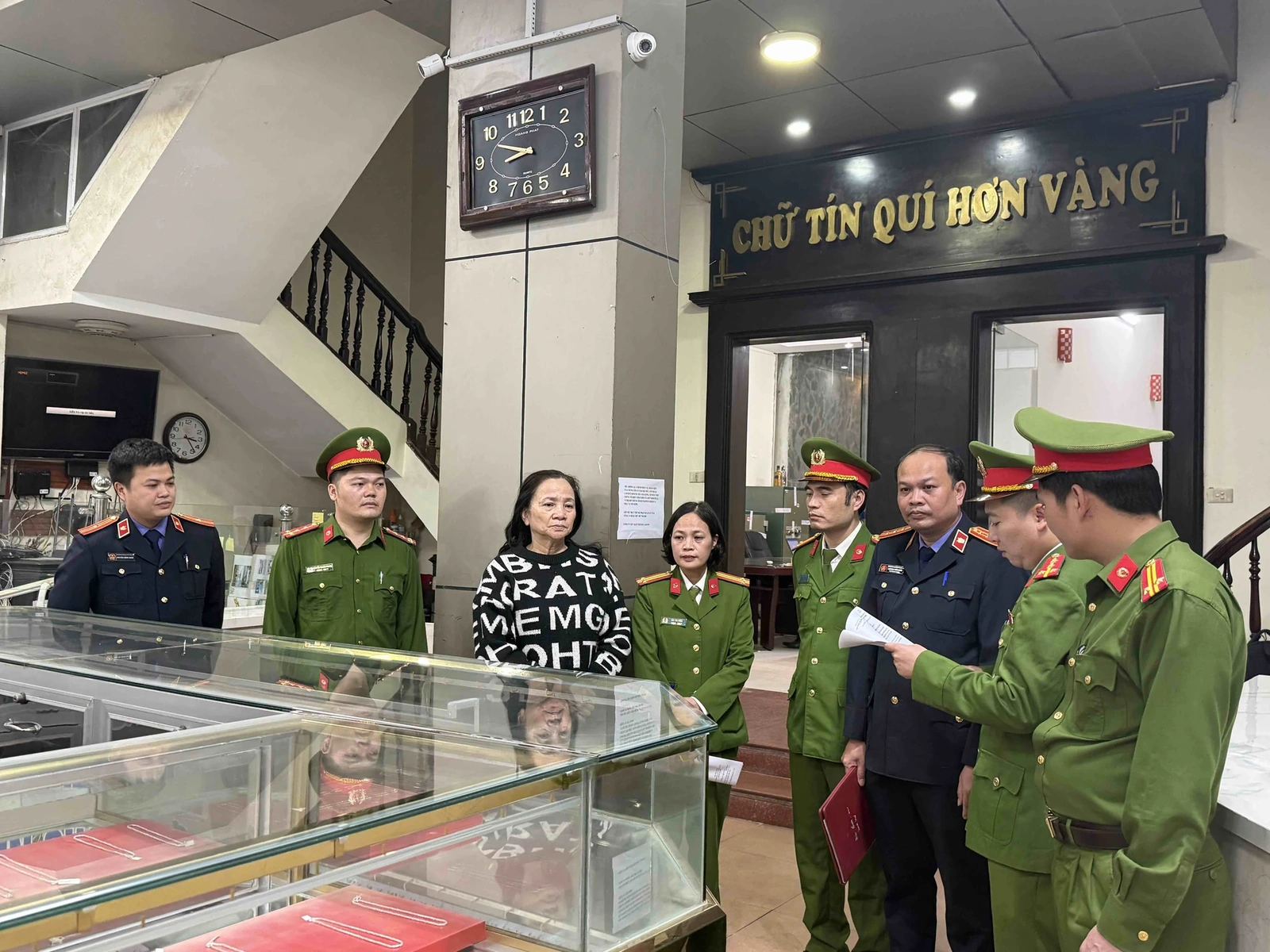 Khởi tố, bắt tạm giam 3 đối tượng tại Công ty TNHH Thương mại vàng bạc Kim Chung