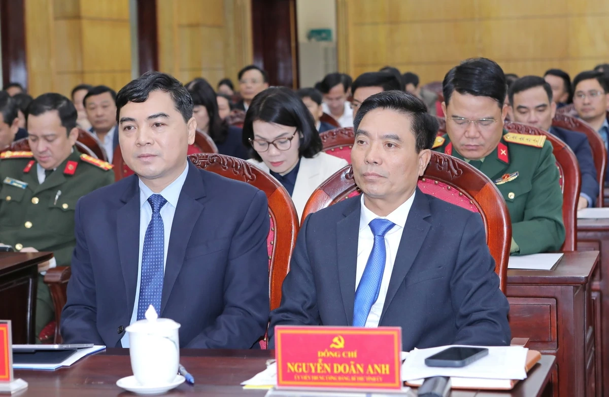 Ban Thường vụ Tỉnh ủy Thanh Hóa và Ban Thường vụ Đảng ủy Cảnh sát biển Việt Nam ký kết phối hợp trong công tác dân vận