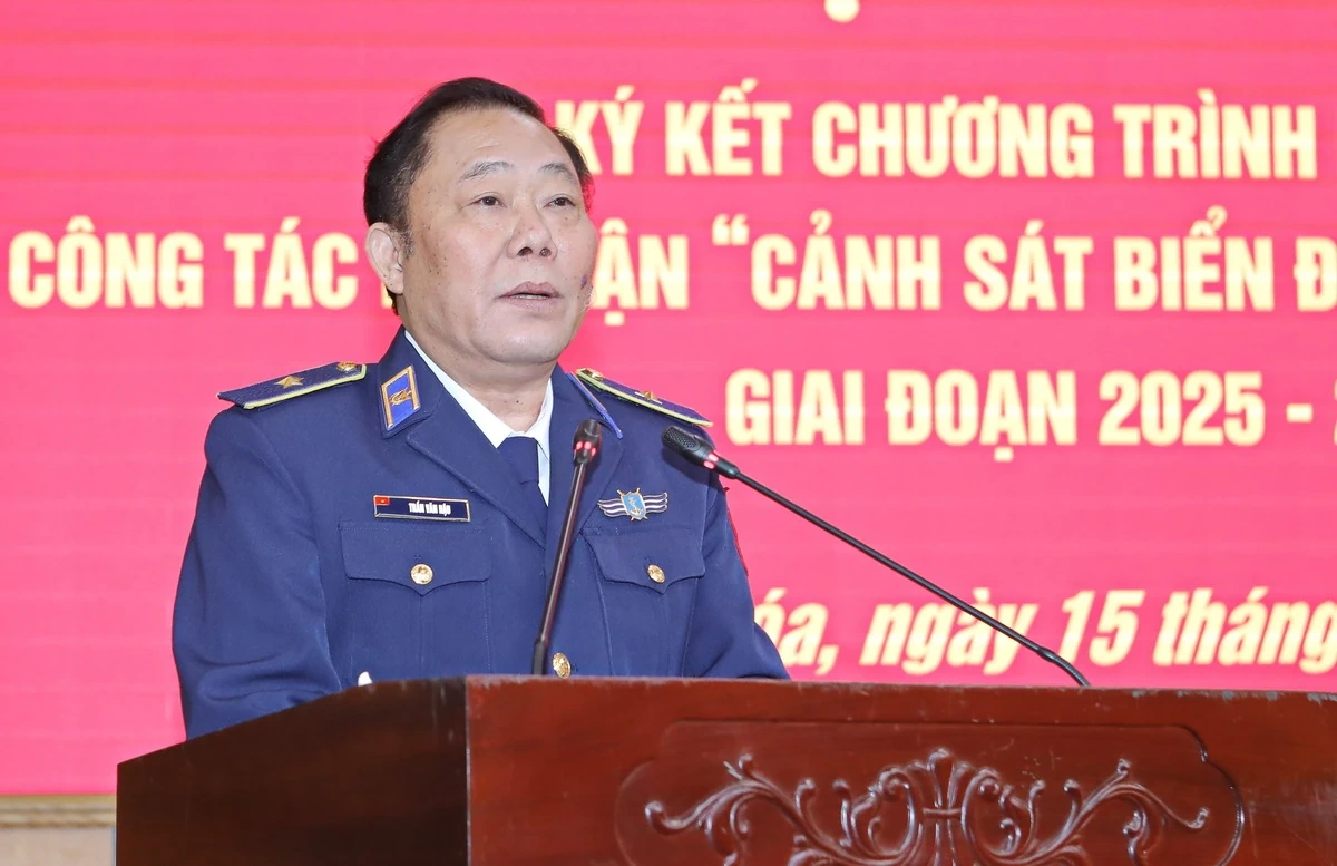 Ban Thường vụ Tỉnh ủy Thanh Hóa và Ban Thường vụ Đảng ủy Cảnh sát biển Việt Nam ký kết phối hợp trong công tác dân vận