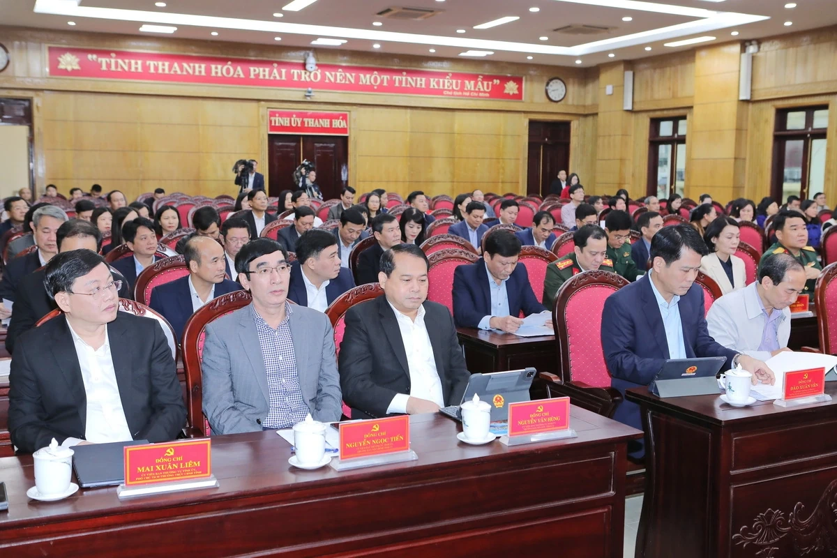 Ban Thường vụ Tỉnh ủy Thanh Hóa và Ban Thường vụ Đảng ủy Cảnh sát biển Việt Nam ký kết phối hợp trong công tác dân vận