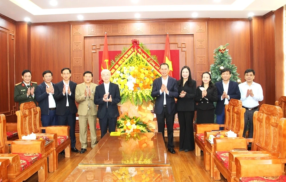 Phó Bí thư Tỉnh ủy Trịnh Tuấn Sinh thăm, chúc mừng Ủy ban Đoàn kết Công giáo tỉnh nhân dịp Lễ Giáng sinh