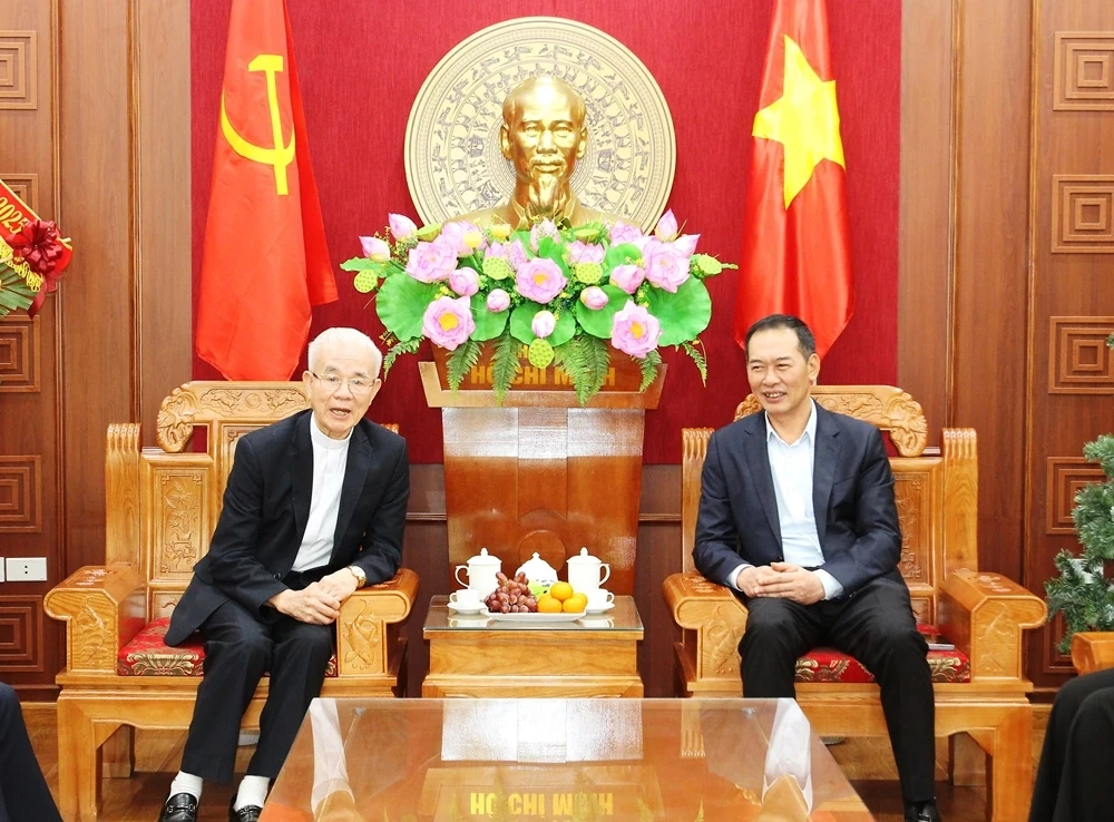 Phó Bí thư Tỉnh ủy Trịnh Tuấn Sinh thăm, chúc mừng Ủy ban Đoàn kết Công giáo tỉnh nhân dịp Lễ Giáng sinh