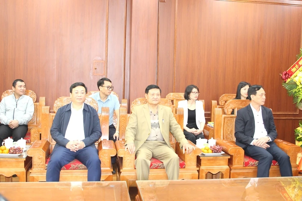 Phó Bí thư Tỉnh ủy Trịnh Tuấn Sinh thăm, chúc mừng Ủy ban Đoàn kết Công giáo tỉnh nhân dịp Lễ Giáng sinh