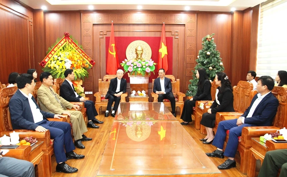 Phó Bí thư Tỉnh ủy Trịnh Tuấn Sinh thăm, chúc mừng Ủy ban Đoàn kết Công giáo tỉnh nhân dịp Lễ Giáng sinh