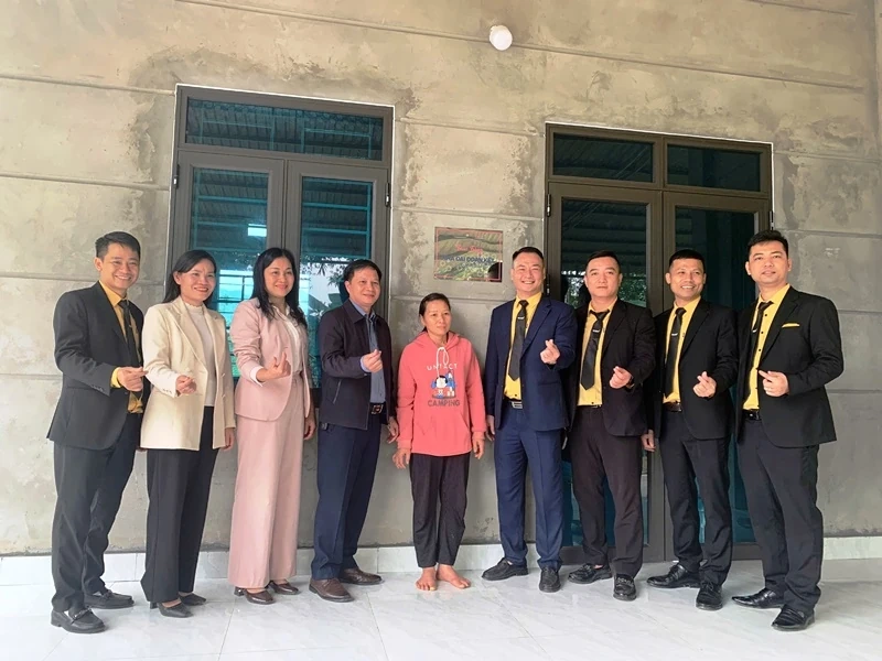 Trao tặng 20 ngôi nhà các gia đình có hoàn cảnh khó khăn tại xã Đồng Lương và Định Hòa