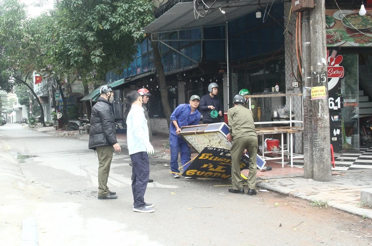 Phường Hạc Thành kiểm tra việc thiết lập lại trật tự đô thị, trật tự công cộng, vệ sinh môi trường