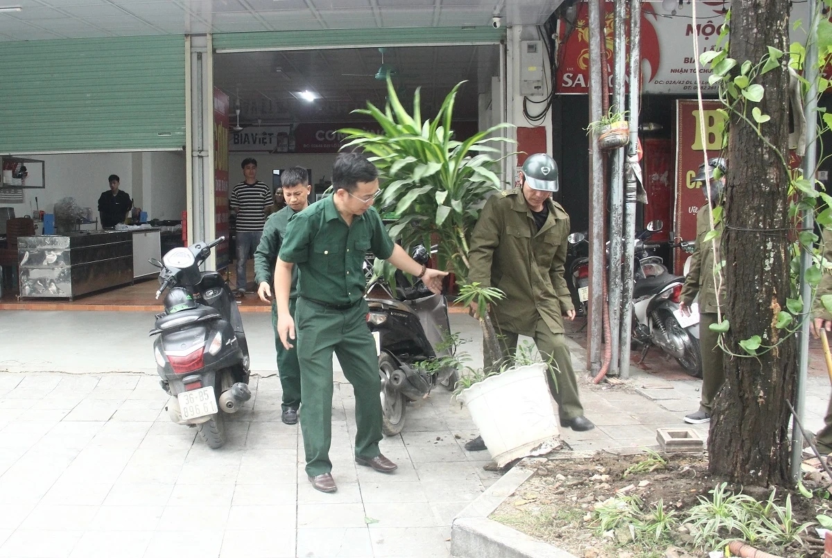 Phường Hạc Thành kiểm tra việc thiết lập lại trật tự đô thị, trật tự công cộng, vệ sinh môi trường