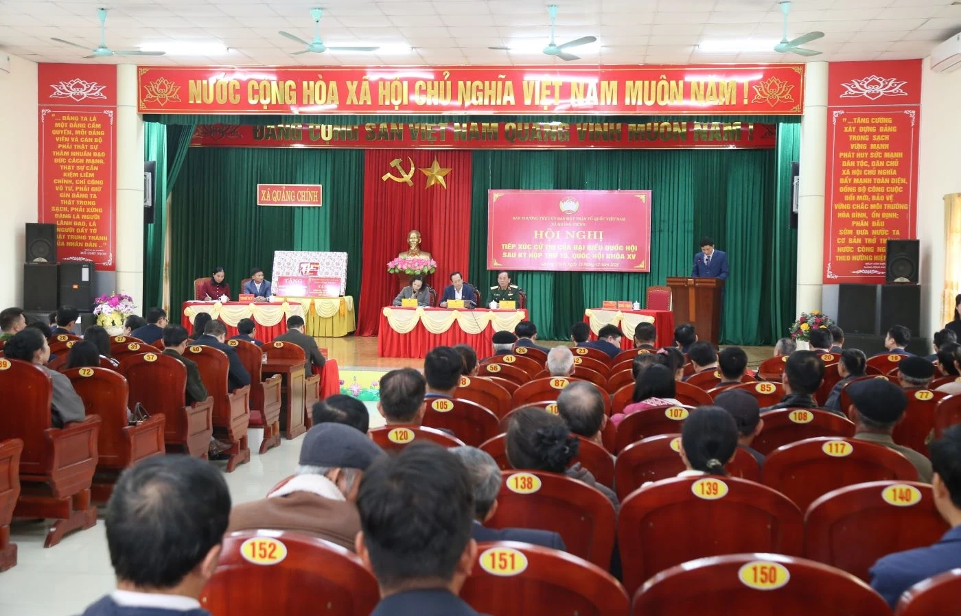 Bộ trưởng Bộ Dân tộc và Tôn giáo Đào Ngọc Dung tiếp xúc cử tri xã Quảng Chính