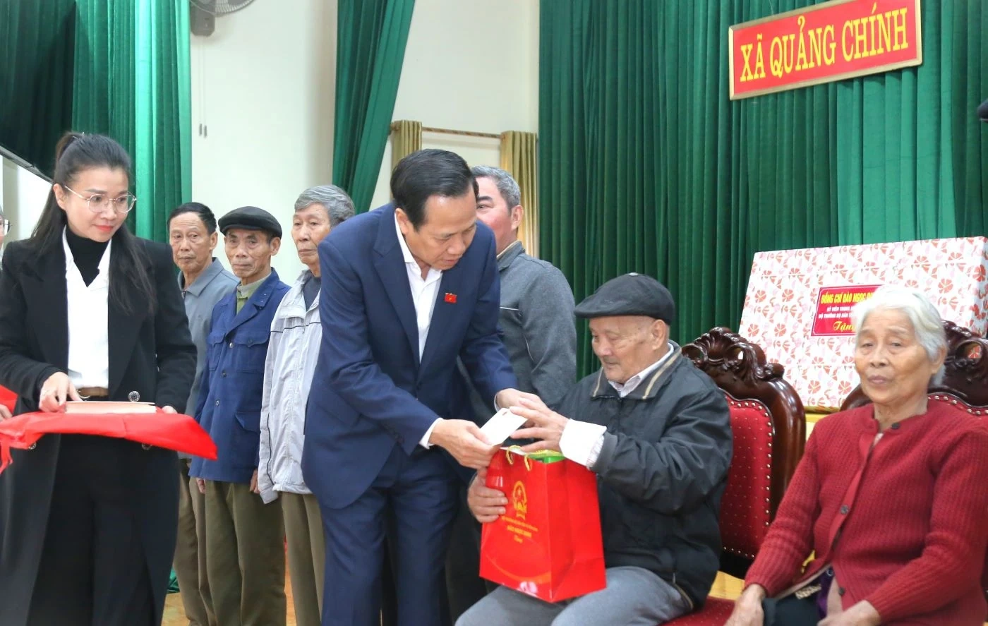 Bộ trưởng Bộ Dân tộc và Tôn giáo Đào Ngọc Dung tiếp xúc cử tri xã Quảng Chính